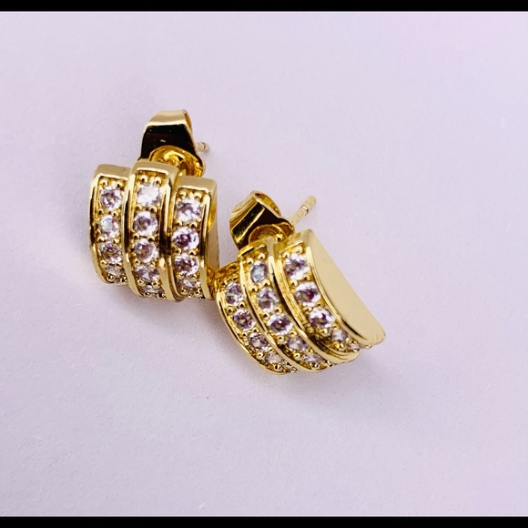 Gold Plated Earring and Pendant Belle Set - Picture 7 of 7